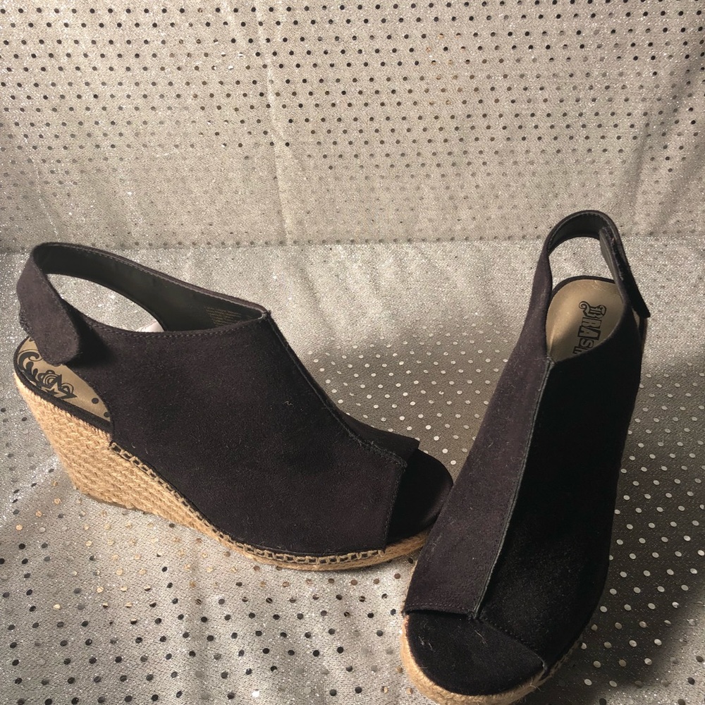 wedges black